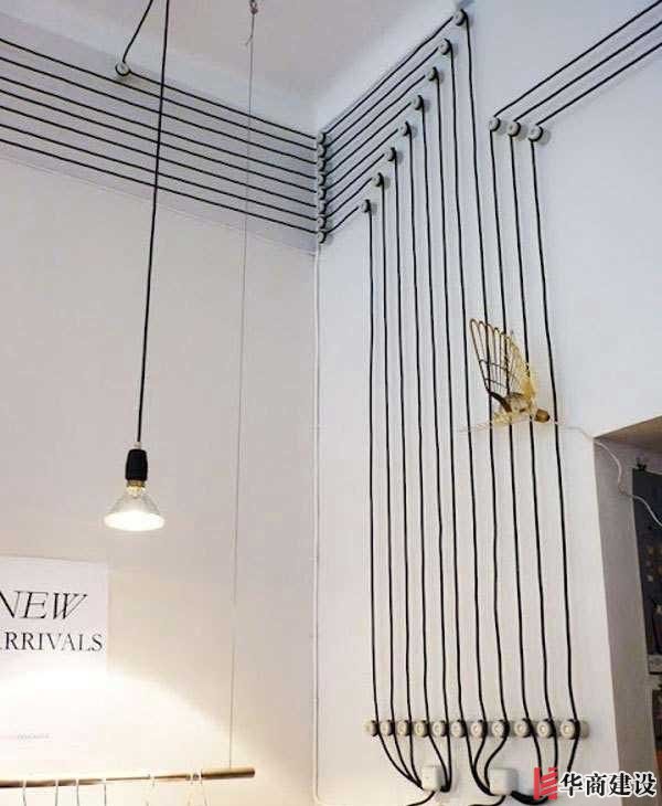 裝修時走的明線，結(jié)果太丑了，有什么方法把線槽蓋住呢？