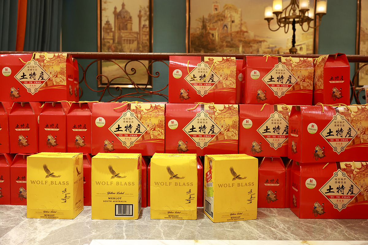 華商建設(shè)集團(tuán)辭舊迎新晚會(huì)，攜手同行，再創(chuàng)輝煌